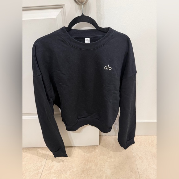 Alo Yoga Large Black Cropped Accolade Sweatshirt. 🖤⚡️